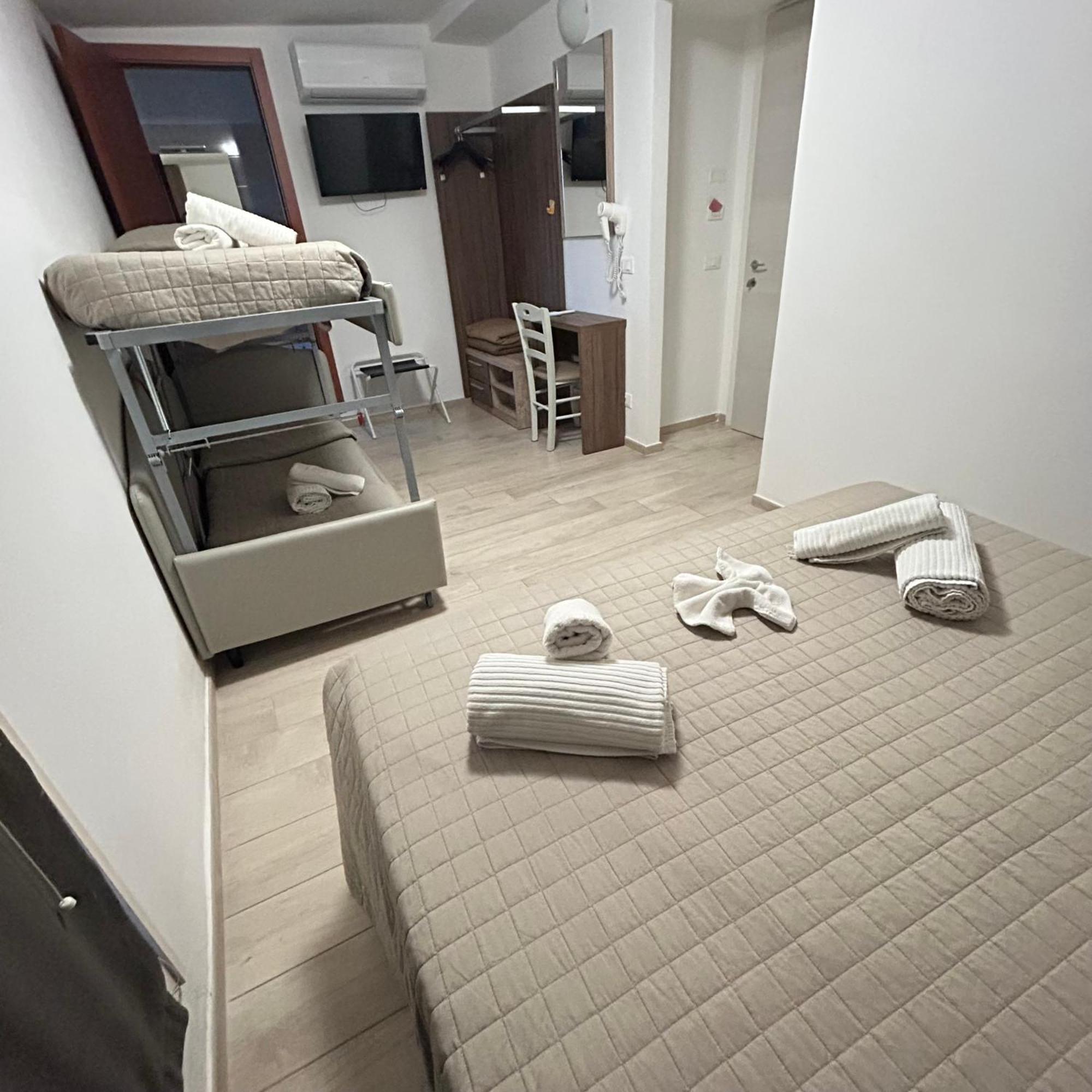 Hotel Bed And Book 2*